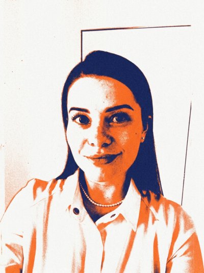 Портрет в стиле RISO-печати с оранжевыми и тёмно-синими цветами на плёнке Kodacolor