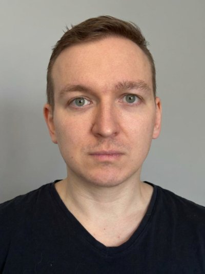 Реалистичный аватар мужчины при мягком свете