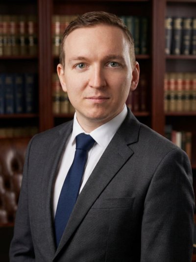Портрет юриста в классическом кабинете
