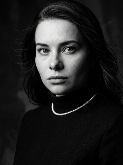 Чёрно-белый люкс-портрет для обложки журнала