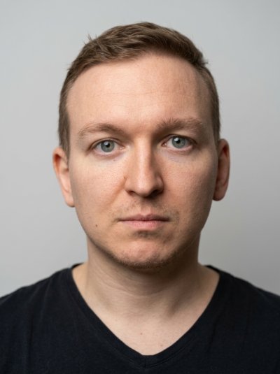 Реставрация старого портрета мужчины с точным сохранением лица